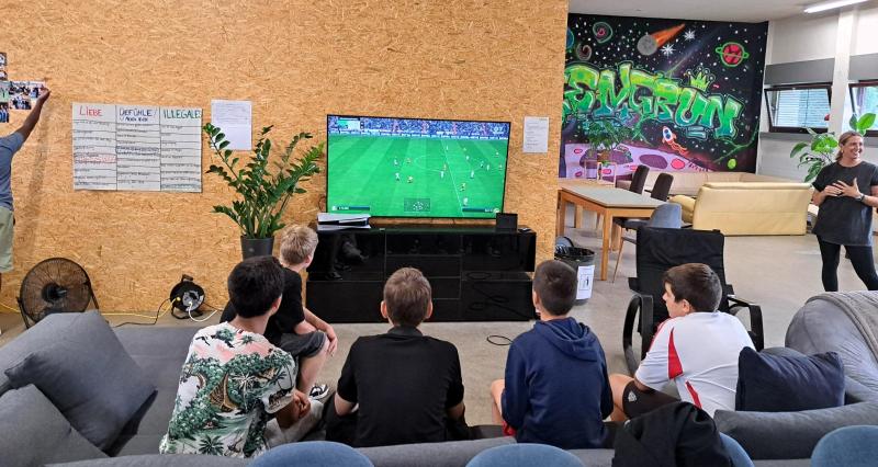 Klassenbesuche 1. & 2.Oberstufe - PS5 spielen wie immer hoch im Kurs