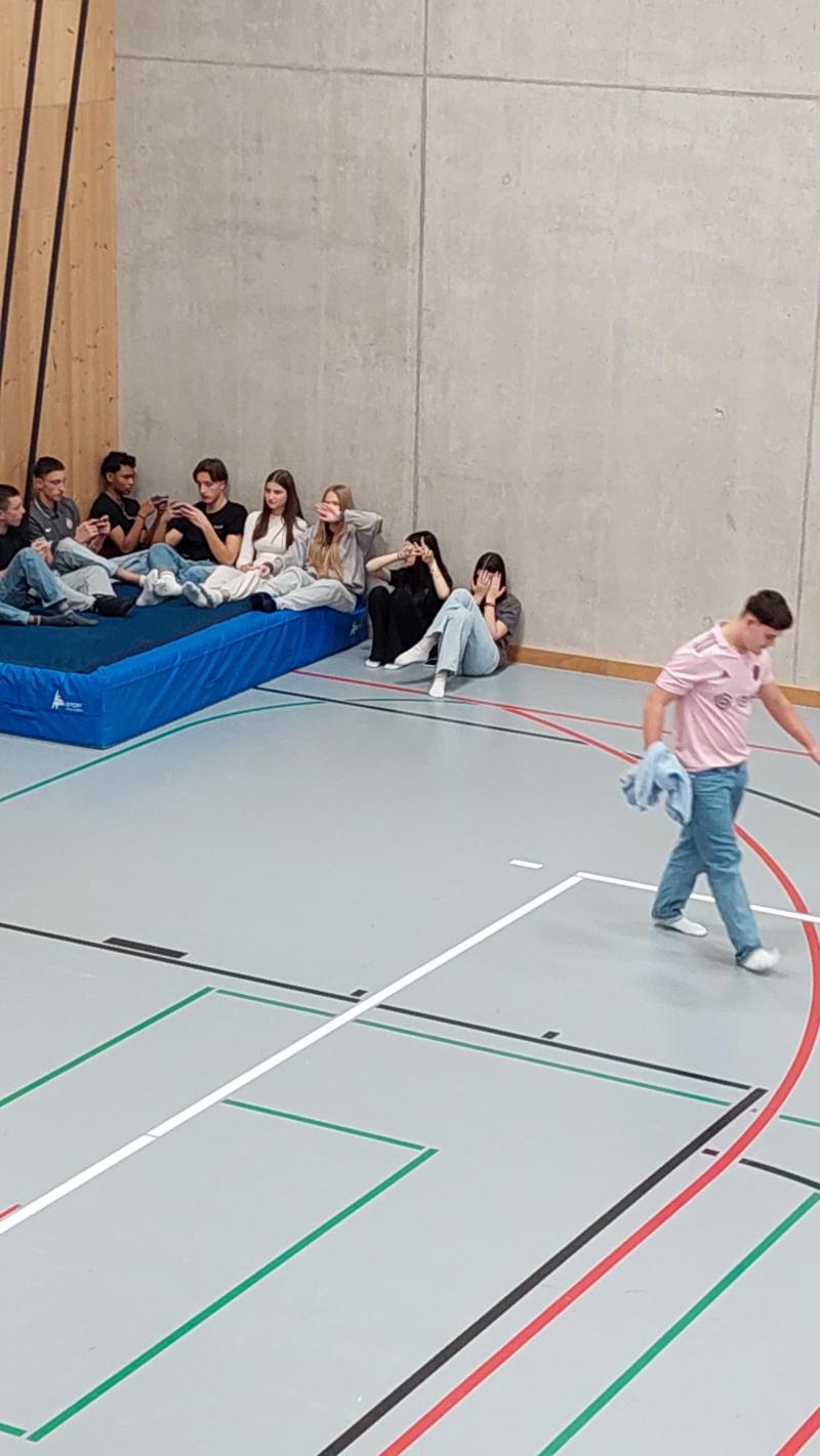 Chillecke an offener Turnhalle in Hägglingen